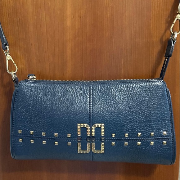 Daks sling bag Clearance